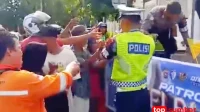 foto-berita-patroli-jelang-buka-puasa-ditlantas-polda-sumbar-bagikan-ratusan-takjil-di-kota--220226034231